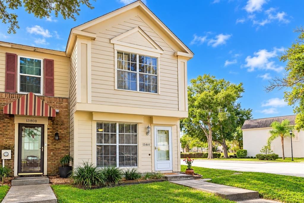 For Sale: $167,500 (2 beds, 1 baths, 896 Square Feet)
