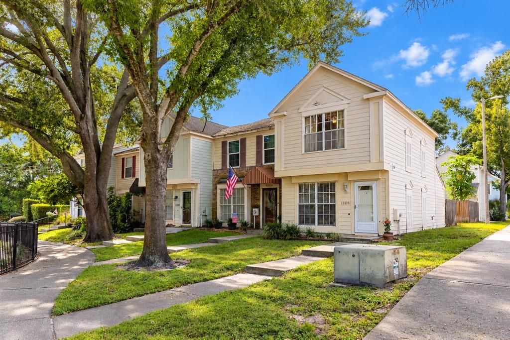For Sale: $167,500 (2 beds, 1 baths, 896 Square Feet)