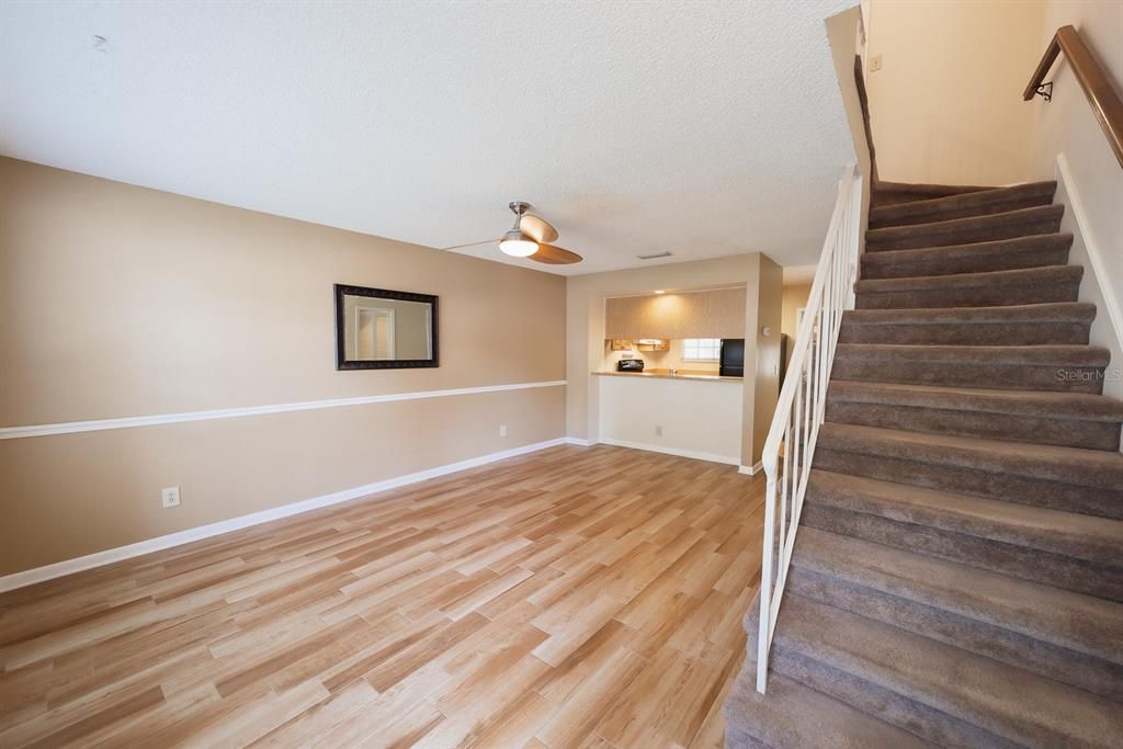 For Sale: $167,500 (2 beds, 1 baths, 896 Square Feet)