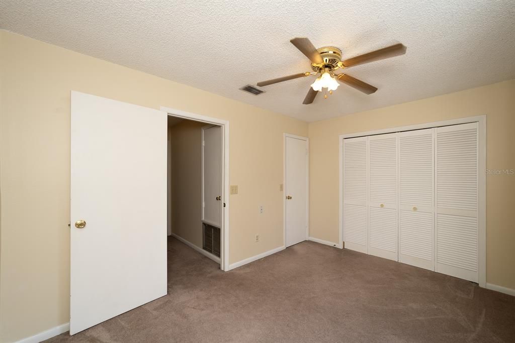 For Sale: $167,500 (2 beds, 1 baths, 896 Square Feet)