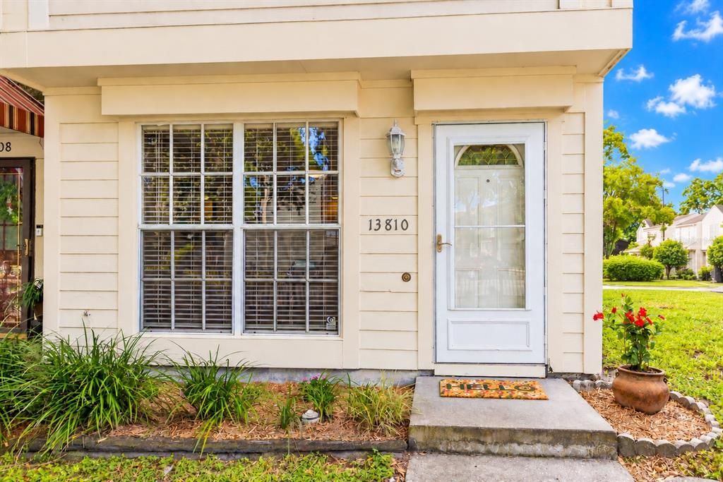 For Sale: $167,500 (2 beds, 1 baths, 896 Square Feet)