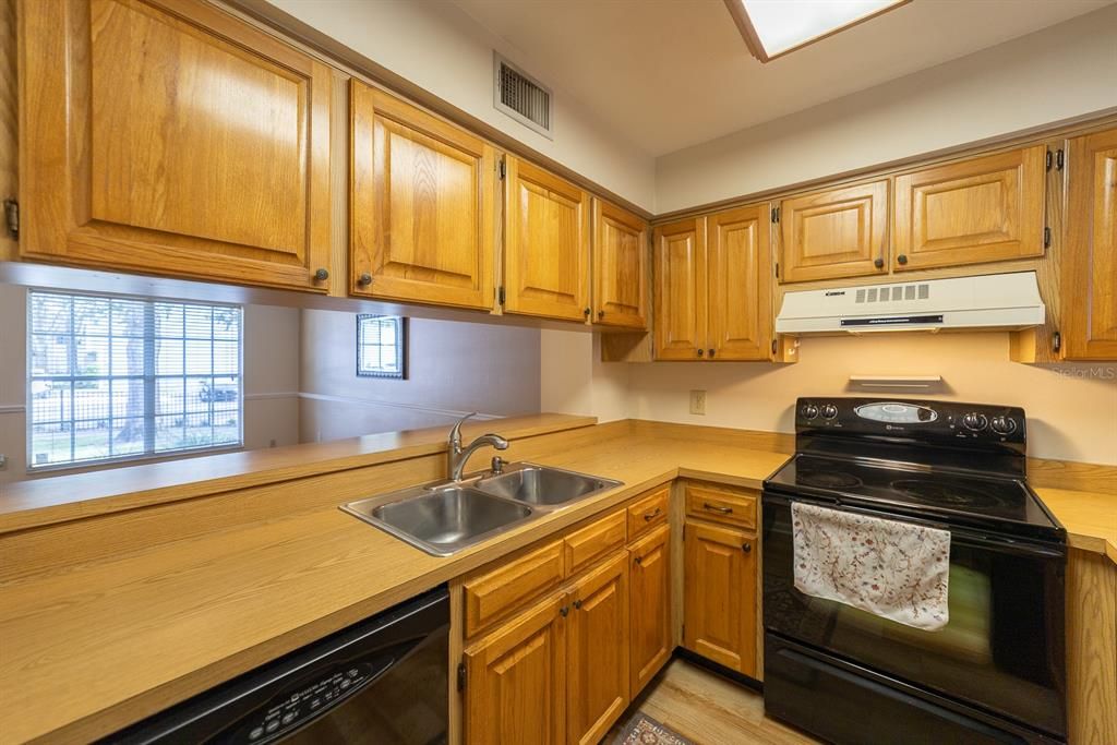 For Sale: $167,500 (2 beds, 1 baths, 896 Square Feet)