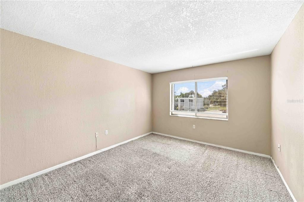 For Sale: $129,900 (2 beds, 1 baths, 960 Square Feet)