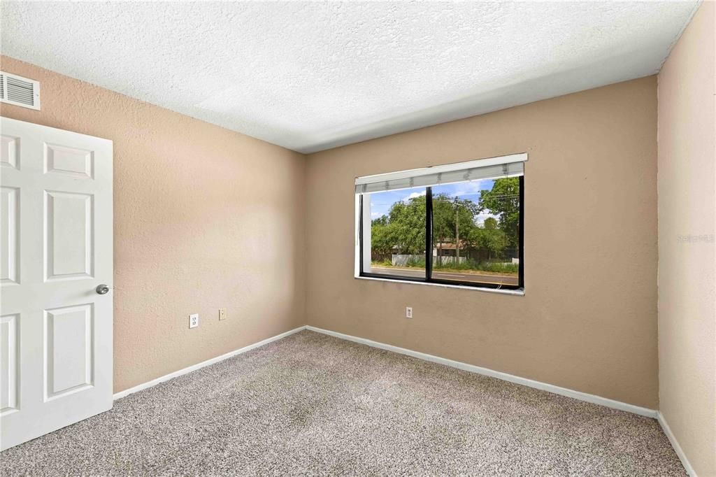 For Sale: $129,900 (2 beds, 1 baths, 960 Square Feet)