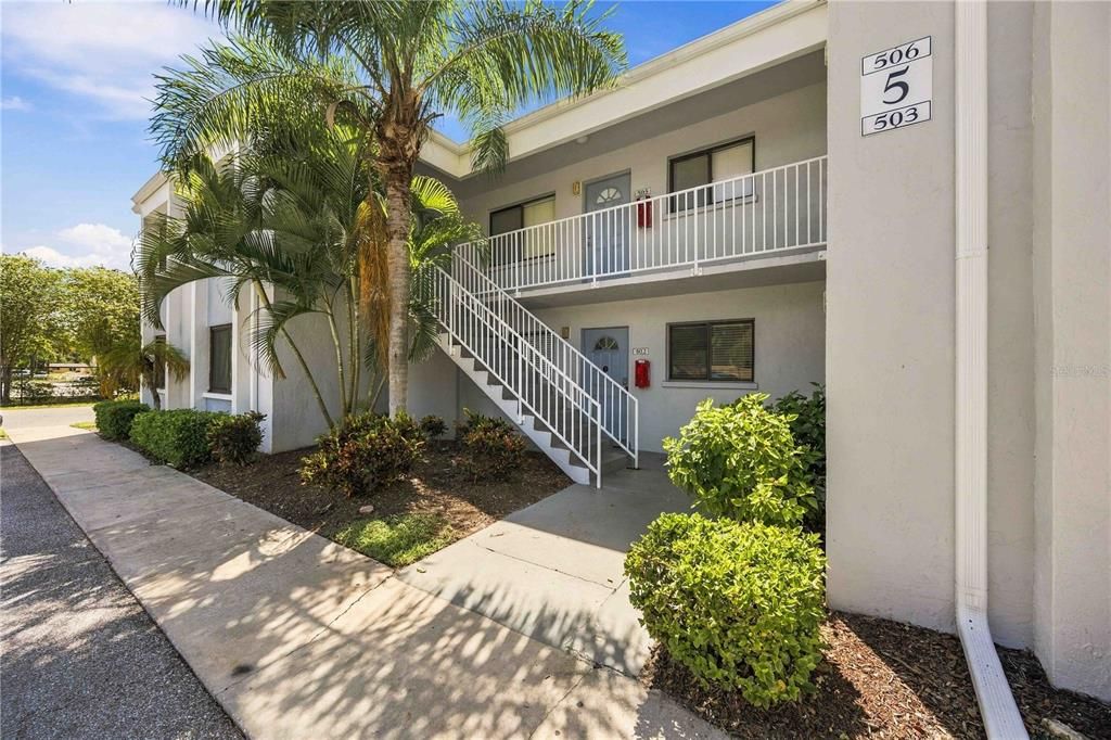 For Sale: $129,900 (2 beds, 1 baths, 960 Square Feet)