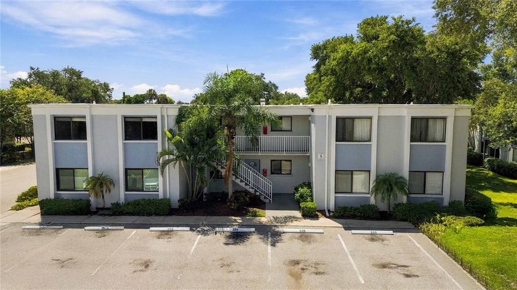 For Sale: $129,900 (2 beds, 1 baths, 960 Square Feet)