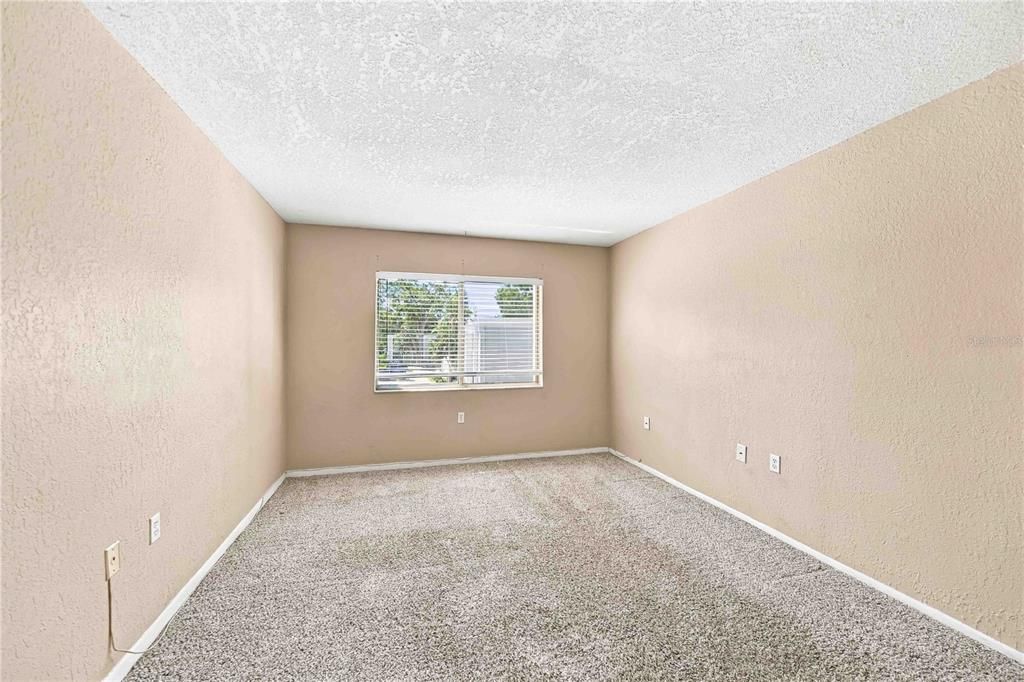 For Sale: $129,900 (2 beds, 1 baths, 960 Square Feet)