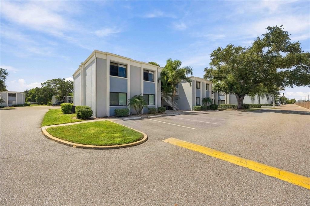 For Sale: $129,900 (2 beds, 1 baths, 960 Square Feet)