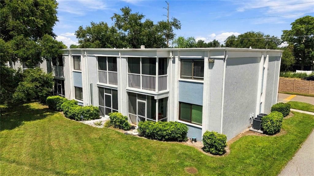 For Sale: $129,900 (2 beds, 1 baths, 960 Square Feet)