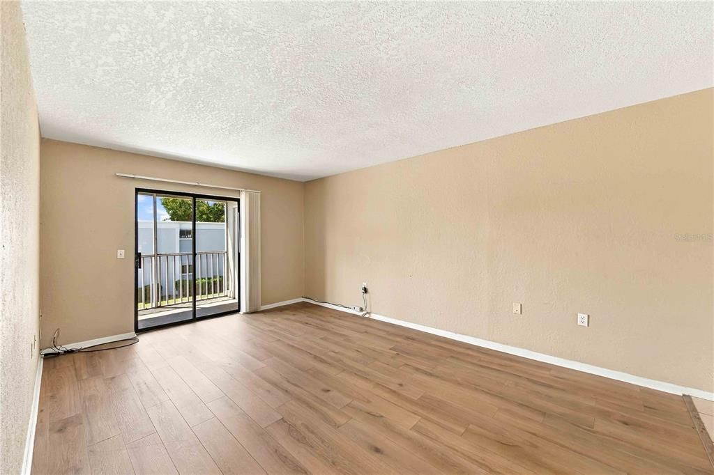 For Sale: $129,900 (2 beds, 1 baths, 960 Square Feet)