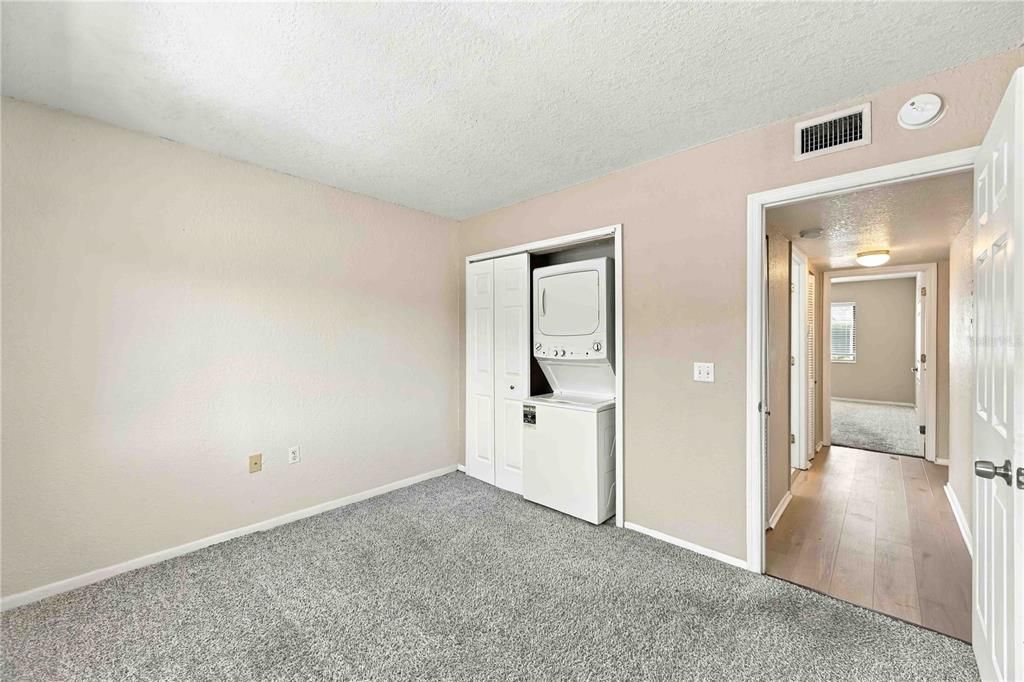 For Sale: $129,900 (2 beds, 1 baths, 960 Square Feet)