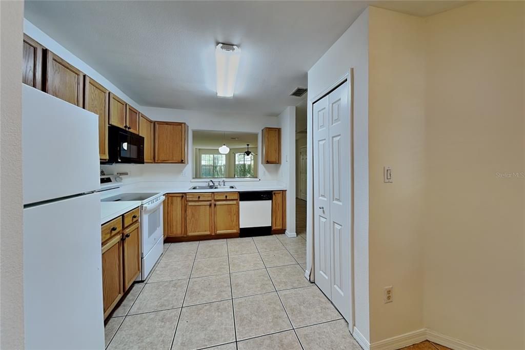 For Rent: $1,999 (3 beds, 2 baths, 1638 Square Feet)