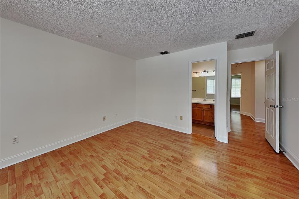 For Rent: $1,999 (3 beds, 2 baths, 1638 Square Feet)