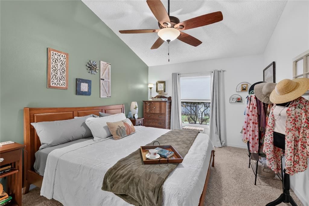 For Sale: $259,900 (2 beds, 2 baths, 1109 Square Feet)