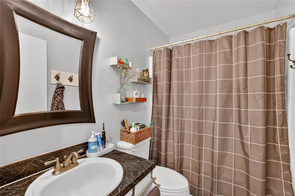 For Sale: $259,900 (2 beds, 2 baths, 1109 Square Feet)
