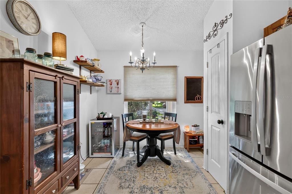 For Sale: $259,900 (2 beds, 2 baths, 1109 Square Feet)