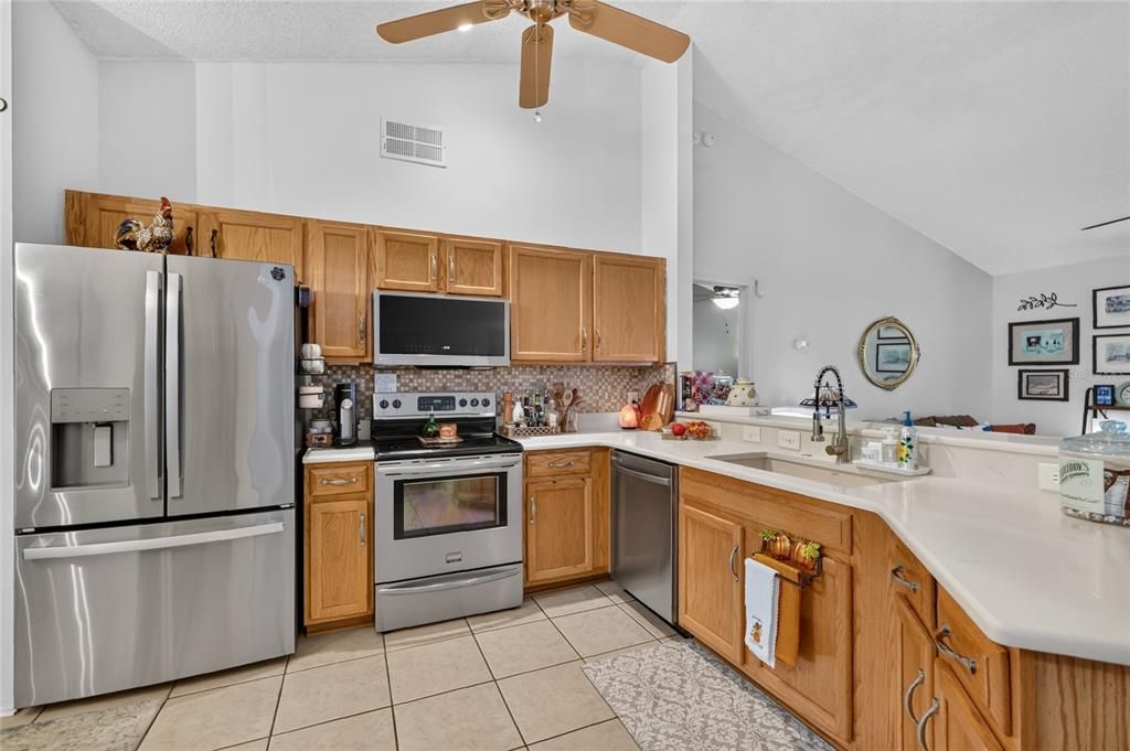 For Sale: $259,900 (2 beds, 2 baths, 1109 Square Feet)