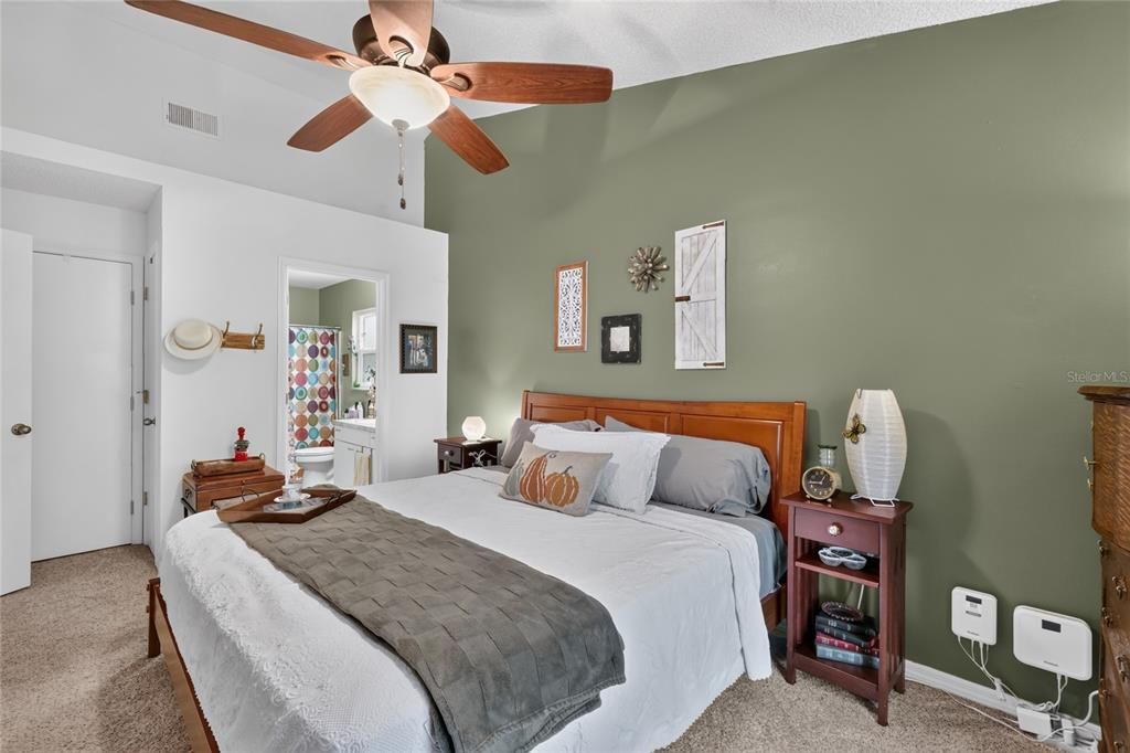 For Sale: $259,900 (2 beds, 2 baths, 1109 Square Feet)