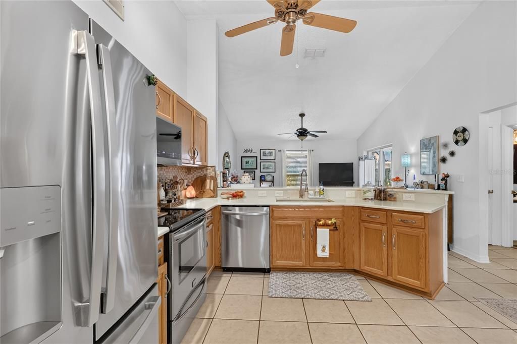 For Sale: $259,900 (2 beds, 2 baths, 1109 Square Feet)