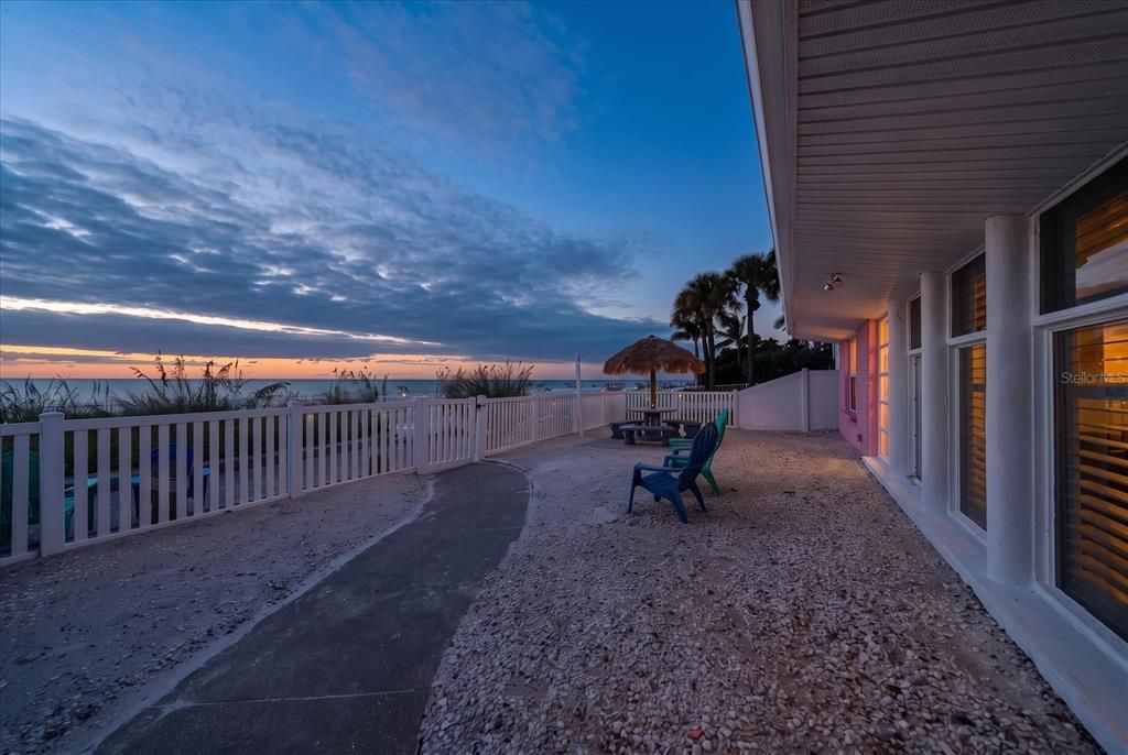 For Sale: $5,395,000 (5 beds, 4 baths, 3037 Square Feet)