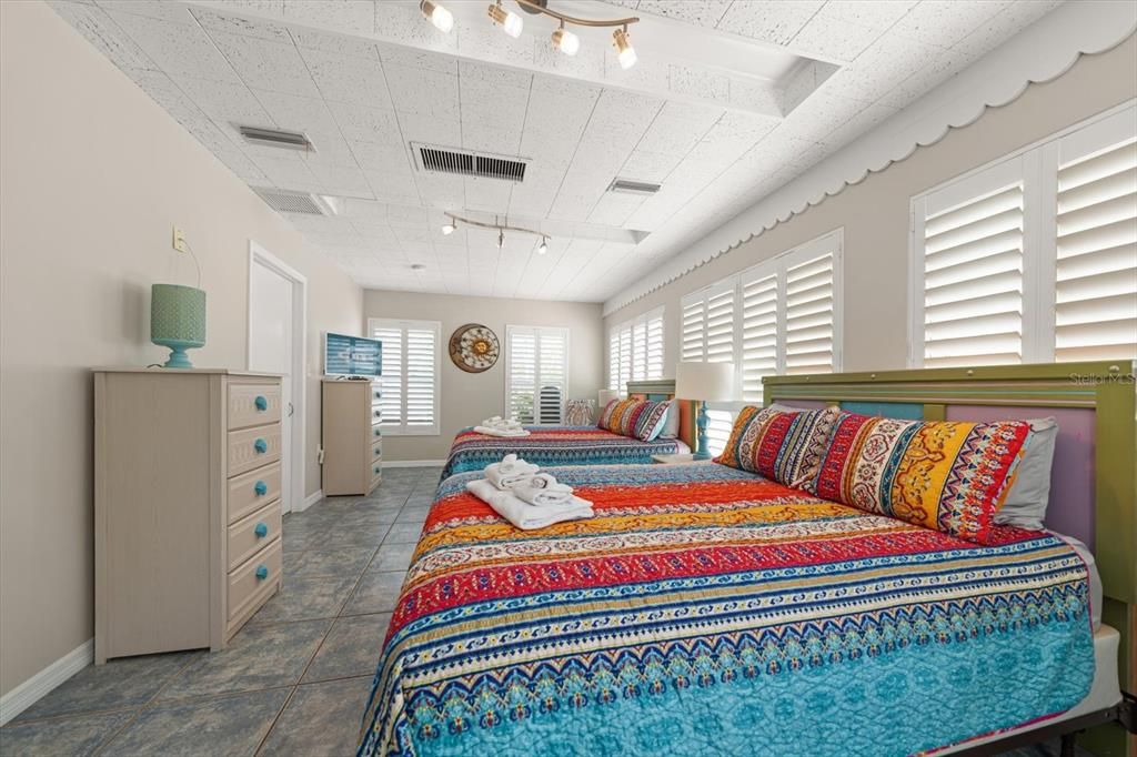 For Sale: $5,395,000 (5 beds, 4 baths, 3037 Square Feet)
