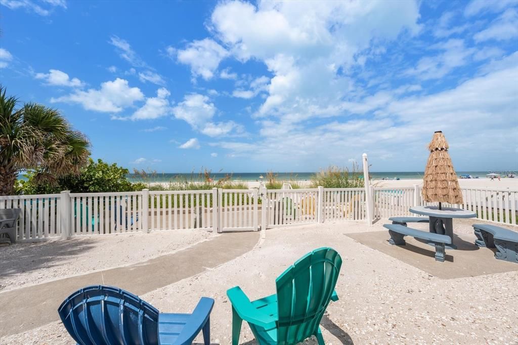 For Sale: $5,395,000 (5 beds, 4 baths, 3037 Square Feet)