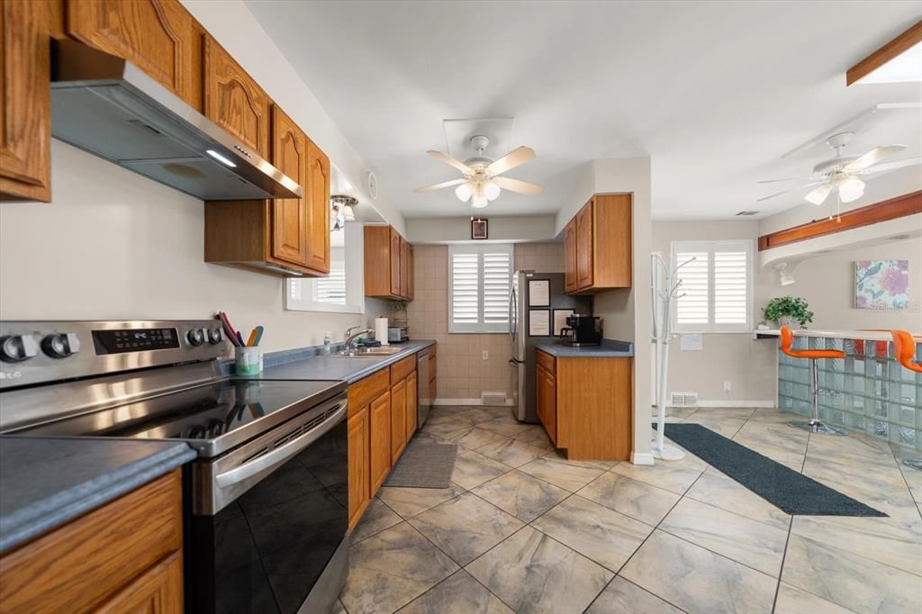 For Sale: $5,395,000 (5 beds, 4 baths, 3037 Square Feet)