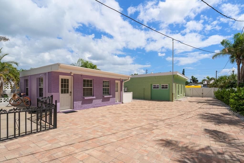 For Sale: $5,395,000 (5 beds, 4 baths, 3037 Square Feet)