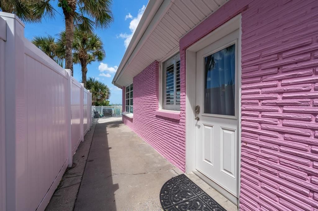 For Sale: $5,395,000 (5 beds, 4 baths, 3037 Square Feet)