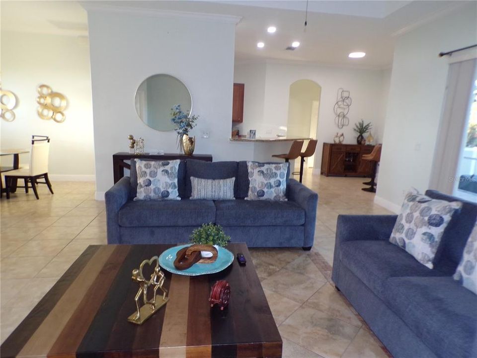 For Rent: $2,700 (3 beds, 2 baths, 2101 Square Feet)