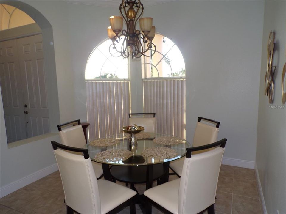 For Rent: $2,700 (3 beds, 2 baths, 2101 Square Feet)