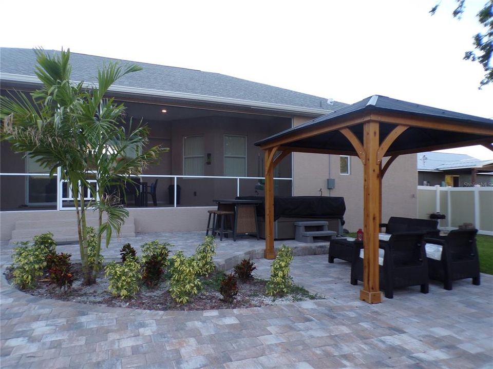 For Rent: $2,700 (3 beds, 2 baths, 2101 Square Feet)