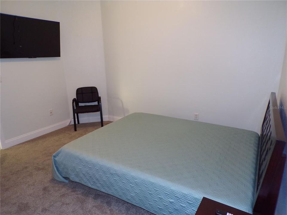 For Rent: $2,700 (3 beds, 2 baths, 2101 Square Feet)