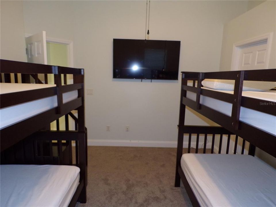 For Rent: $2,700 (3 beds, 2 baths, 2101 Square Feet)