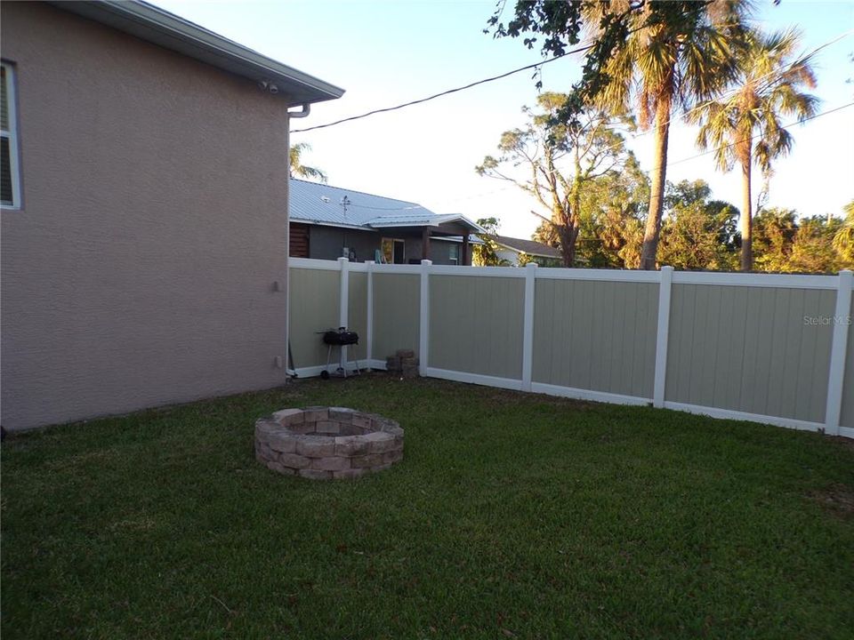 For Rent: $2,700 (3 beds, 2 baths, 2101 Square Feet)