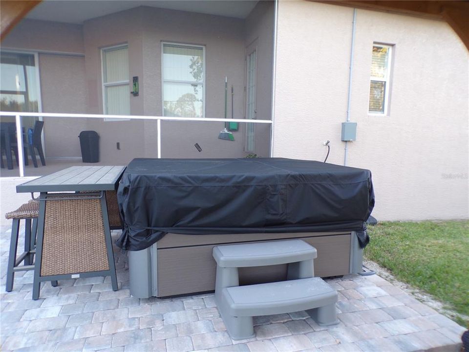 For Rent: $2,700 (3 beds, 2 baths, 2101 Square Feet)