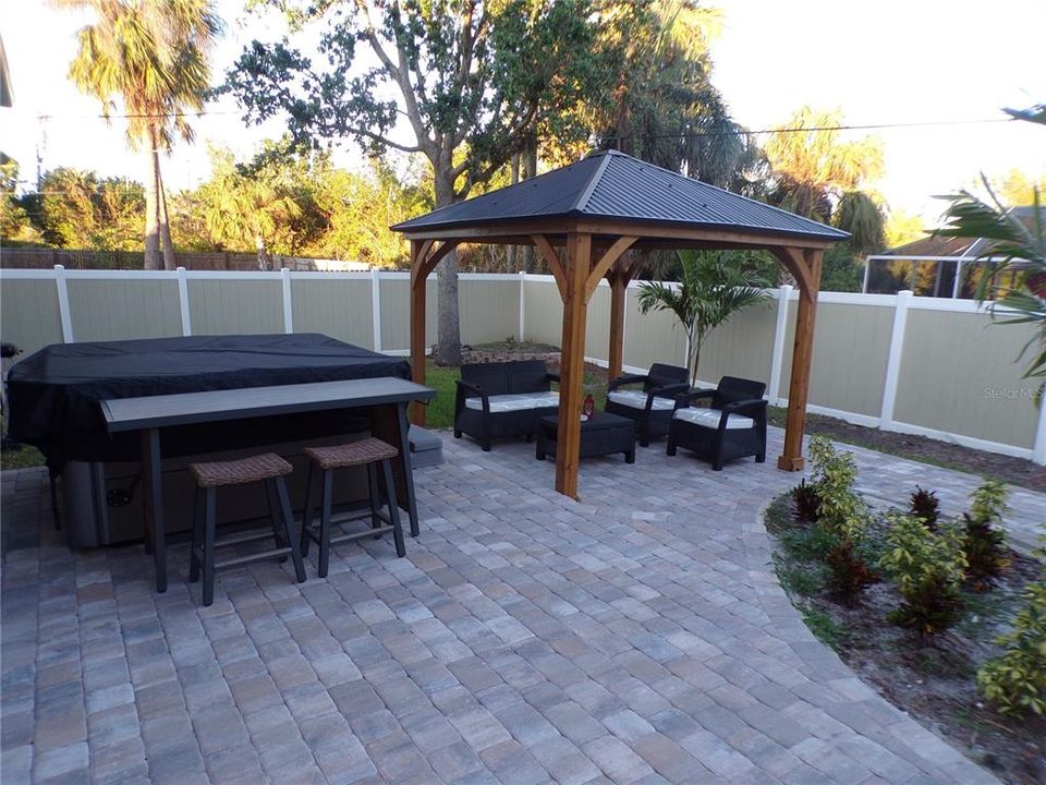 For Rent: $2,700 (3 beds, 2 baths, 2101 Square Feet)