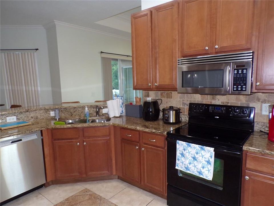 For Rent: $2,700 (3 beds, 2 baths, 2101 Square Feet)