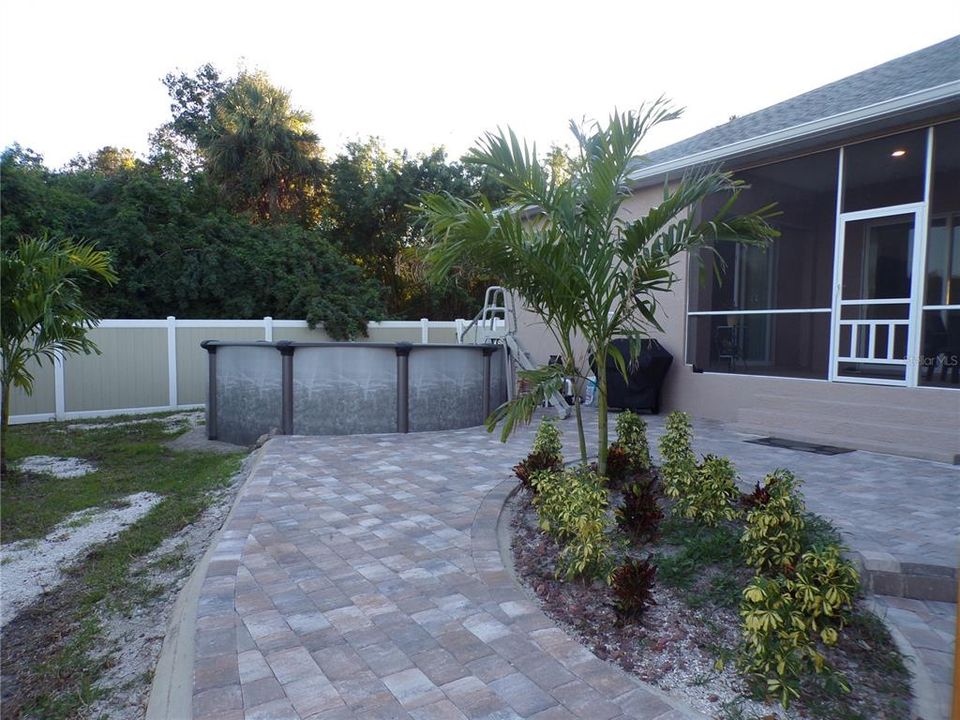 For Rent: $2,700 (3 beds, 2 baths, 2101 Square Feet)
