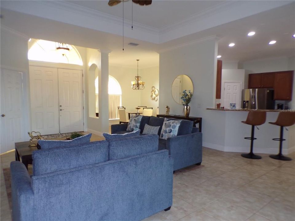 For Rent: $2,700 (3 beds, 2 baths, 2101 Square Feet)