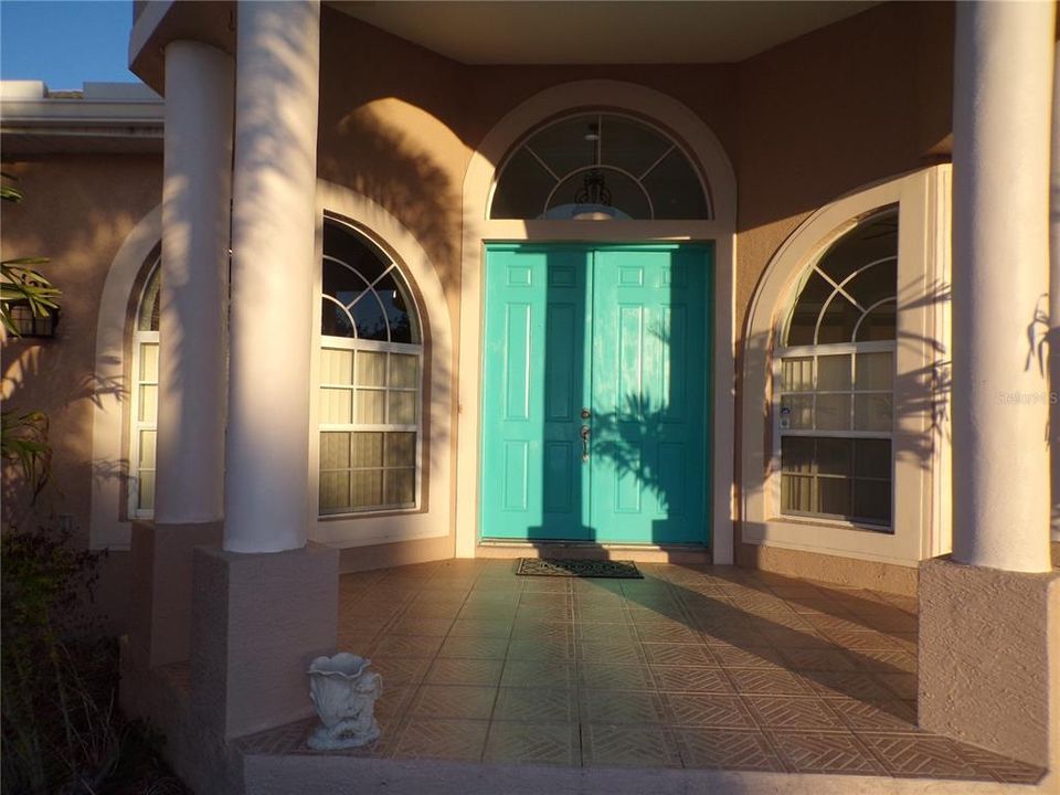 For Rent: $2,700 (3 beds, 2 baths, 2101 Square Feet)