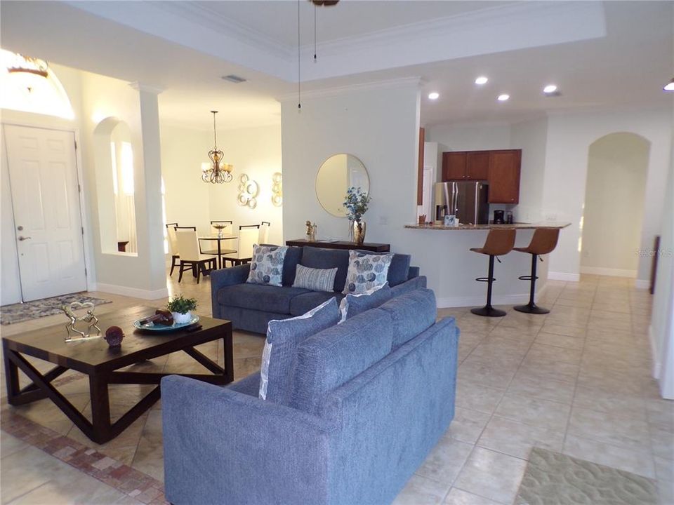 For Rent: $2,700 (3 beds, 2 baths, 2101 Square Feet)