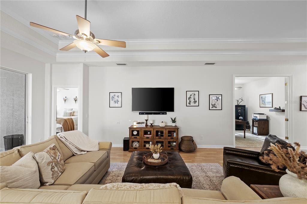 For Sale: $487,000 (2 beds, 2 baths, 1886 Square Feet)