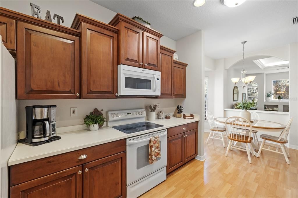 For Sale: $487,000 (2 beds, 2 baths, 1886 Square Feet)