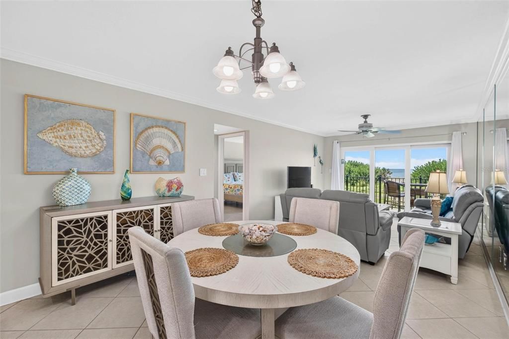 На продажу: $829,999 (2 спален, 2 ванн, 1140 Квадратных фут)