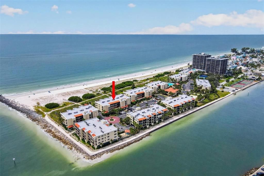 На продажу: $829,999 (2 спален, 2 ванн, 1140 Квадратных фут)