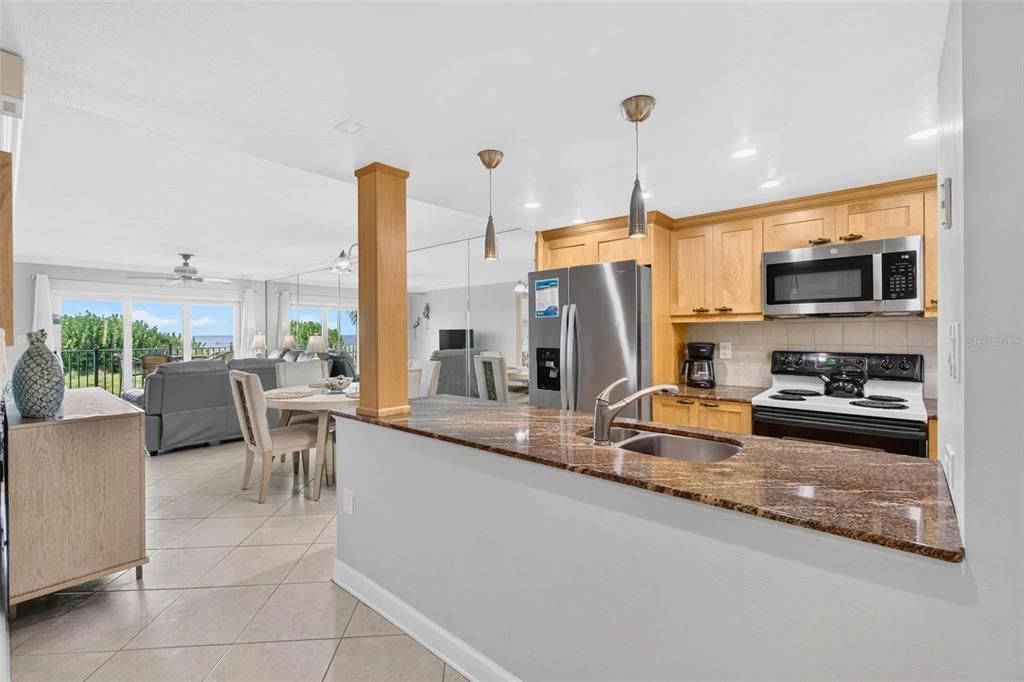 На продажу: $829,999 (2 спален, 2 ванн, 1140 Квадратных фут)