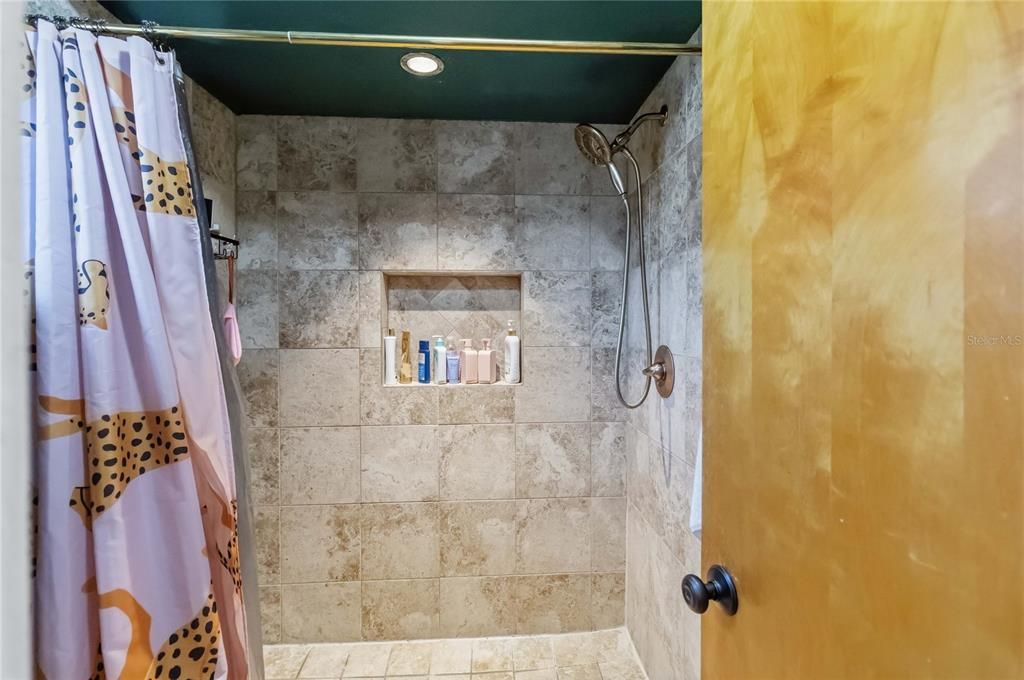 На продажу: $329,800 (3 спален, 2 ванн, 1735 Квадратных фут)