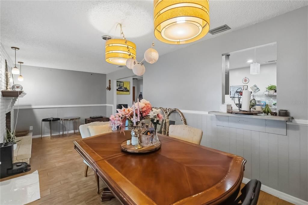 На продажу: $329,800 (3 спален, 2 ванн, 1735 Квадратных фут)