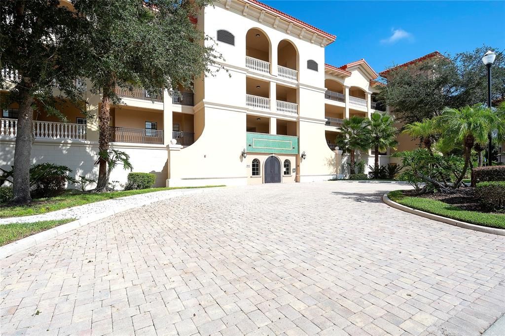 For Sale: $400,000 (2 beds, 2 baths, 1762 Square Feet)